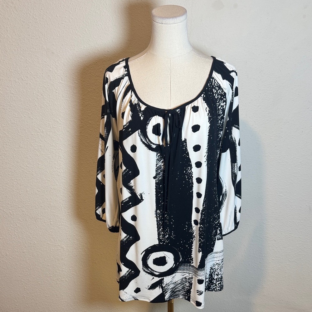 NWT Eva Varro Abstract Black & White Peasant Style Top size Large